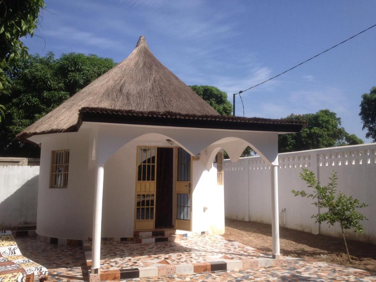 The White House Lodges Brufut Exterior foto